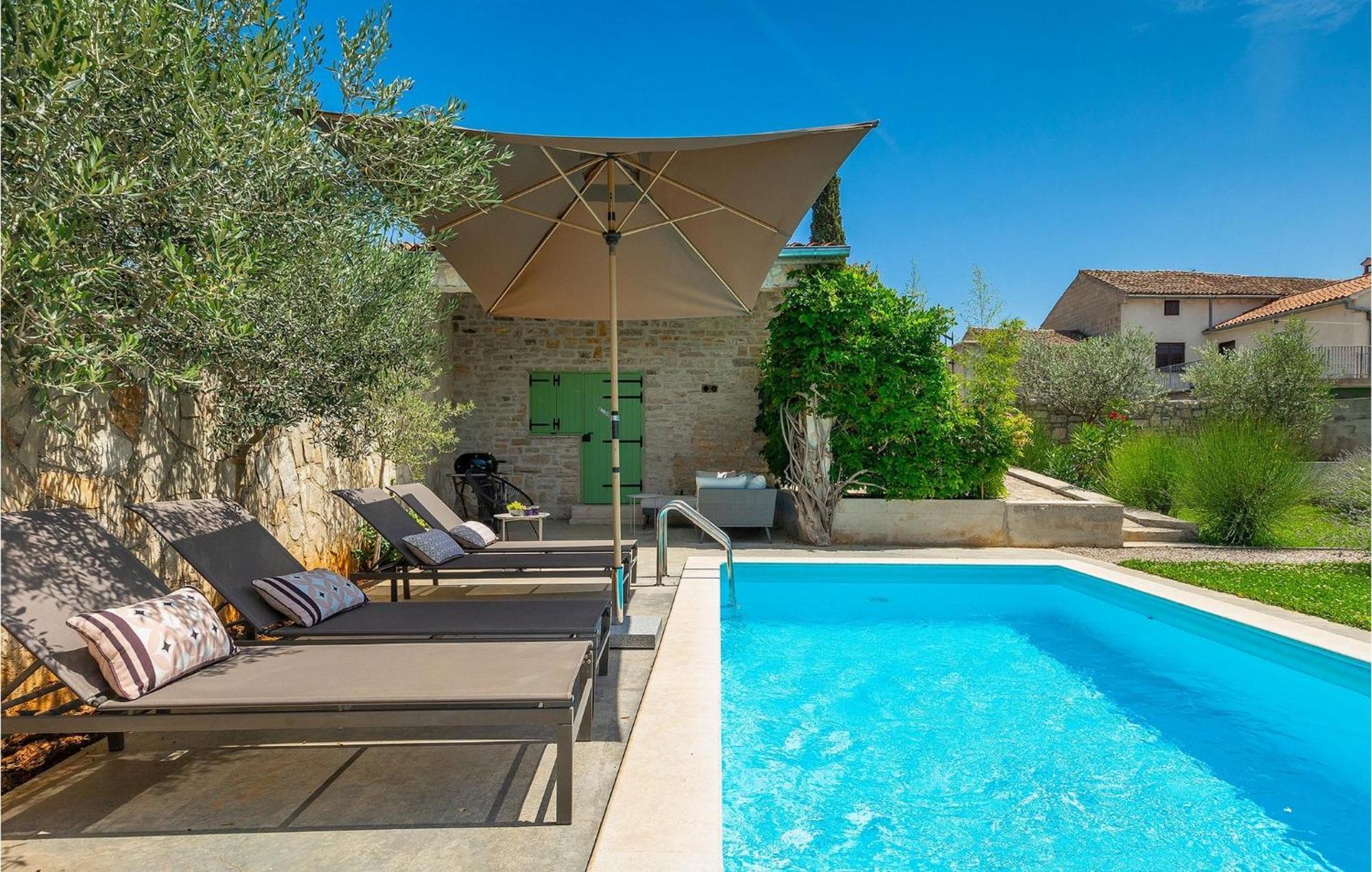 Holiday home Kalu